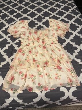 NWOT Trixxi Cream Floral Tiered Puff-Sleeve Dress with Pink Blossoms